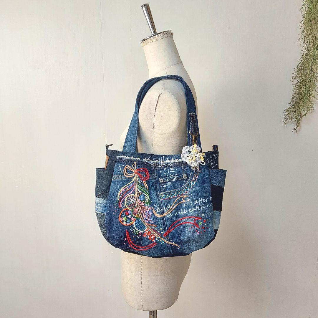 刺繍デニムバック　 No.642　デニムリメイク　サイドポケット　刺繍バック