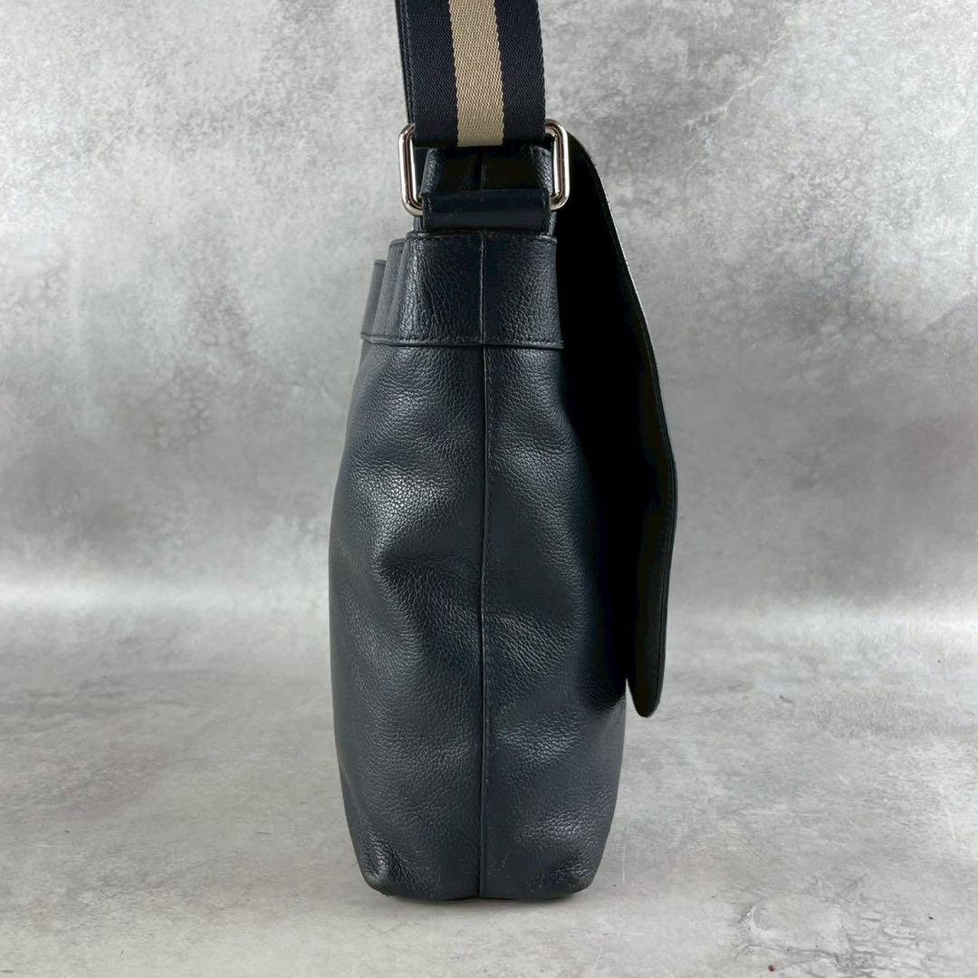 美品✨コーチ メッセンジャーバッグ レザー 本革 肩掛け 斜め掛け ロゴ型押し