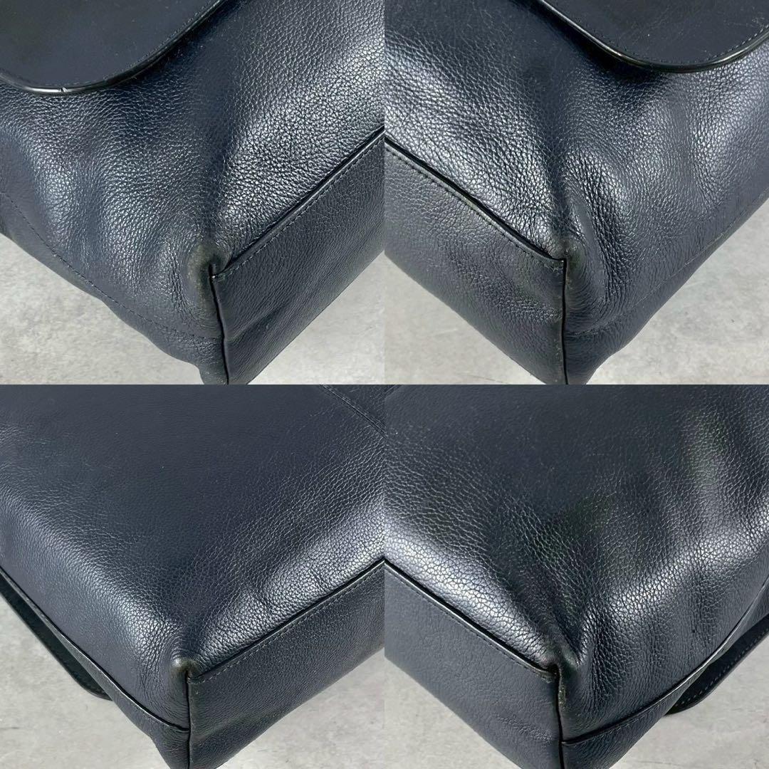 美品✨コーチ メッセンジャーバッグ レザー 本革 肩掛け 斜め掛け ロゴ型押し