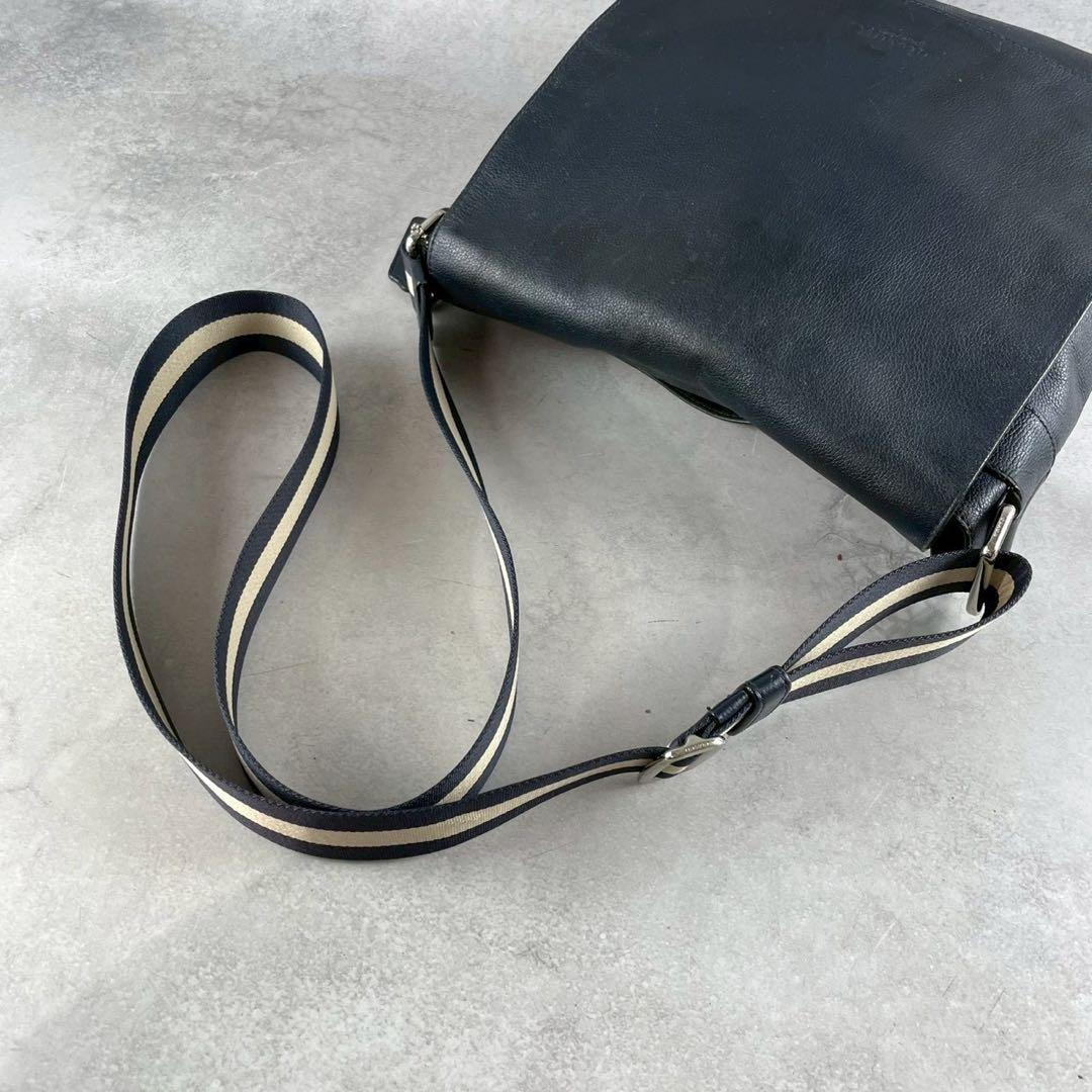 美品✨コーチ メッセンジャーバッグ レザー 本革 肩掛け 斜め掛け ロゴ型押し