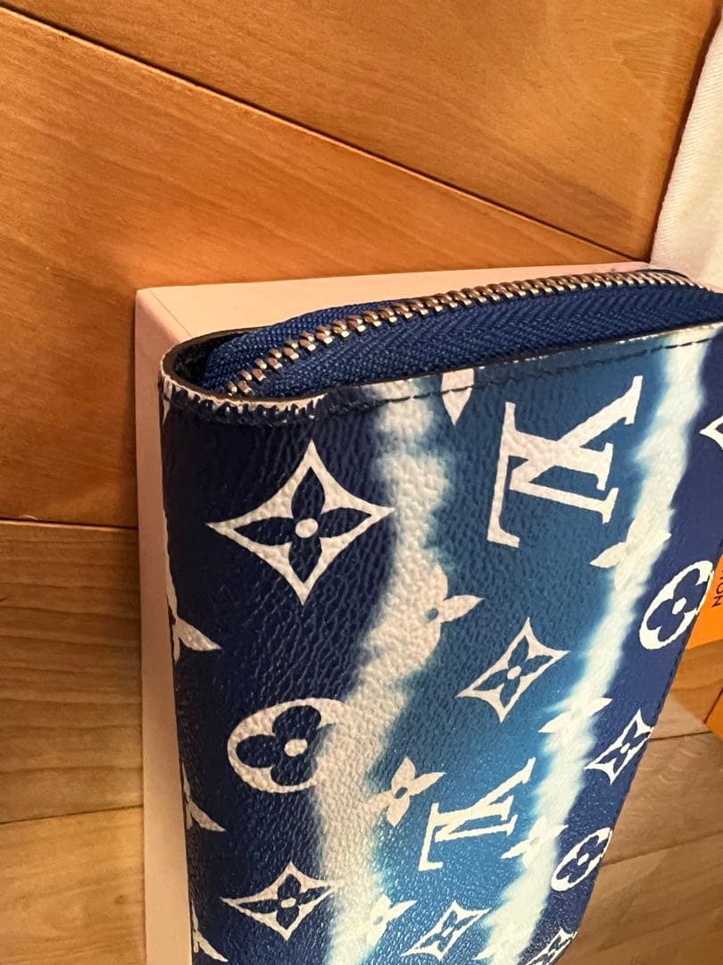 LVエスカル ジッピー ウォレット ブルー