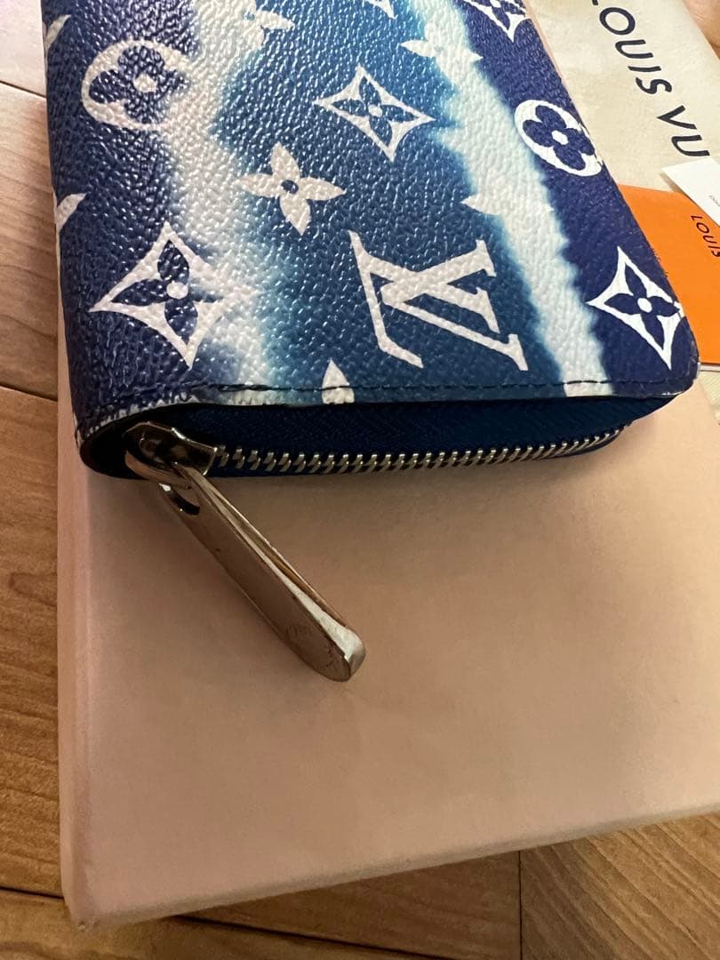LVエスカル ジッピー ウォレット ブルー