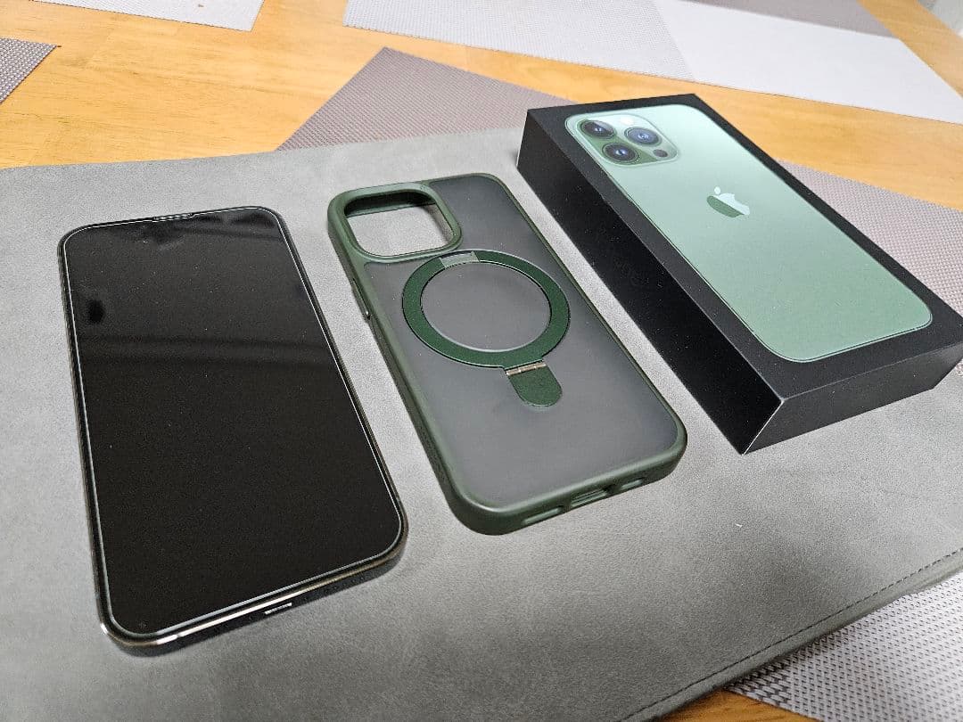 Apple iPhone 13 Pro グラファイト ケース付き