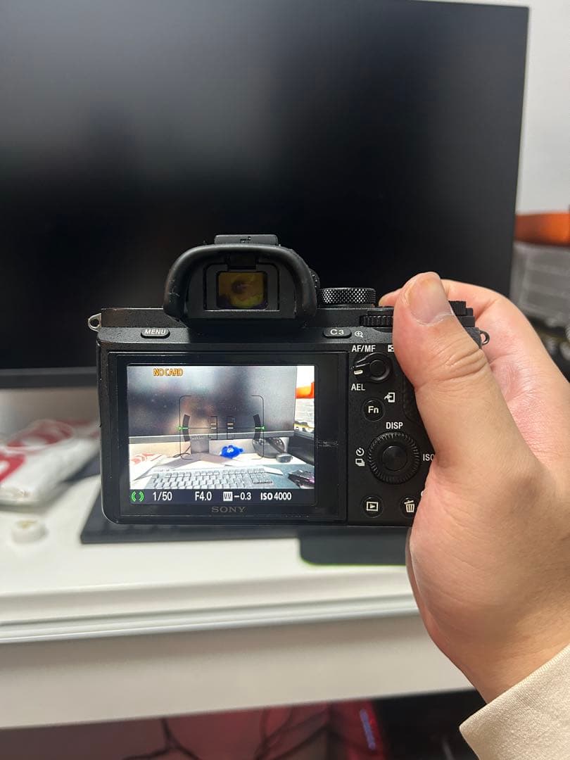 SONY α7 II ミラーレス一眼 + FE 24-70mmレンズ