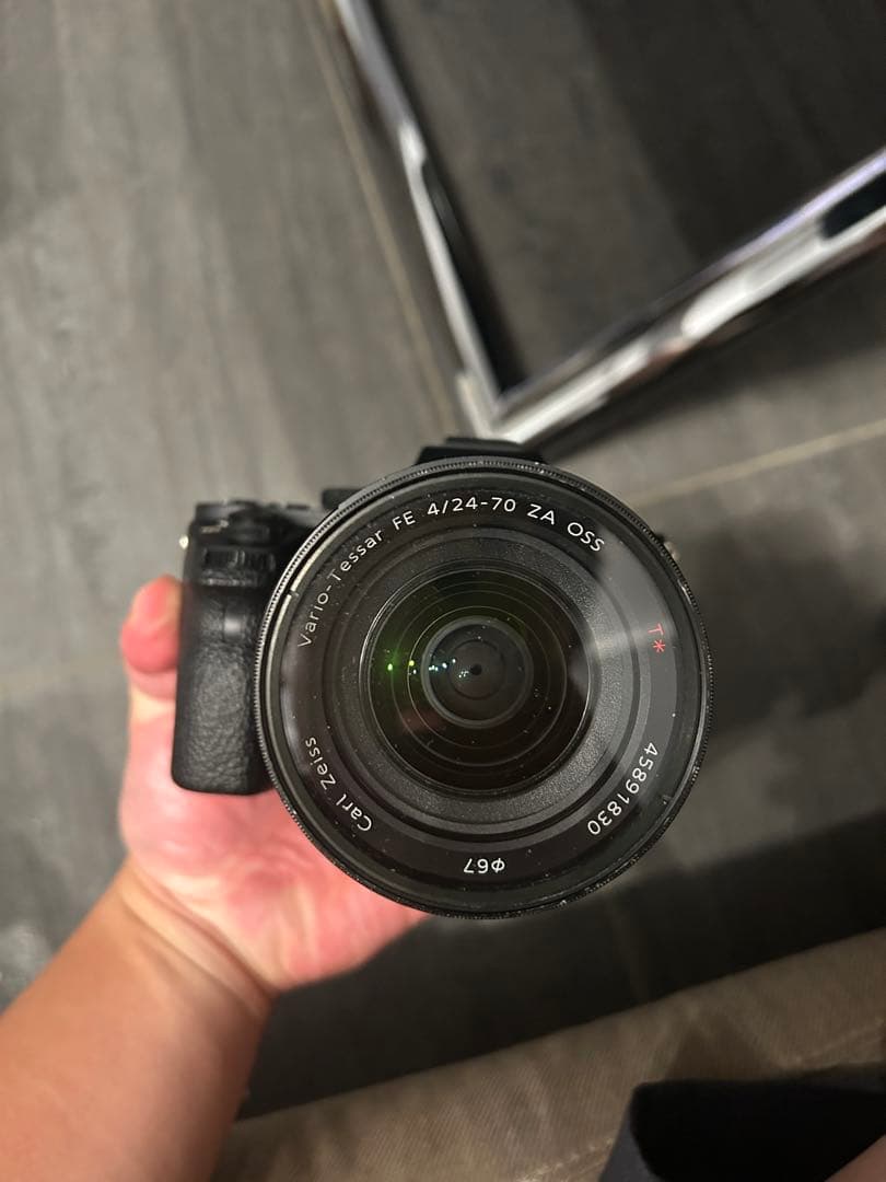 SONY α7 II ミラーレス一眼 + FE 24-70mmレンズ