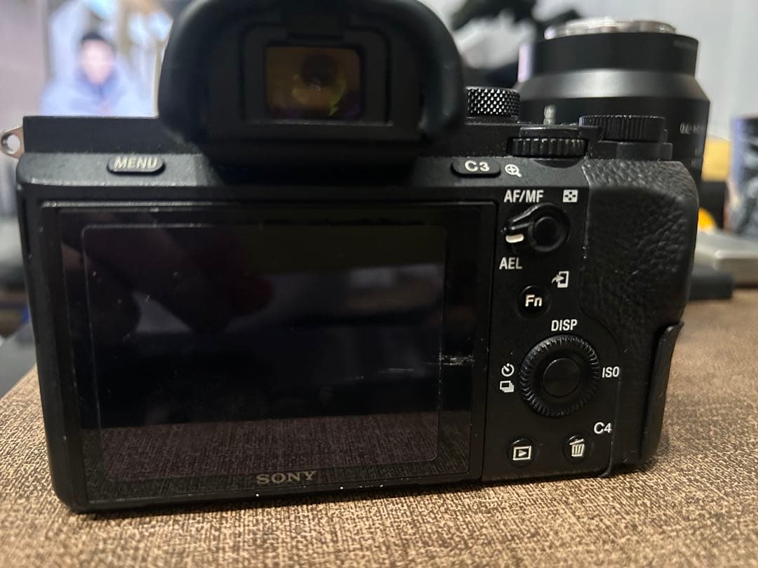 SONY α7 II ミラーレス一眼 + FE 24-70mmレンズ