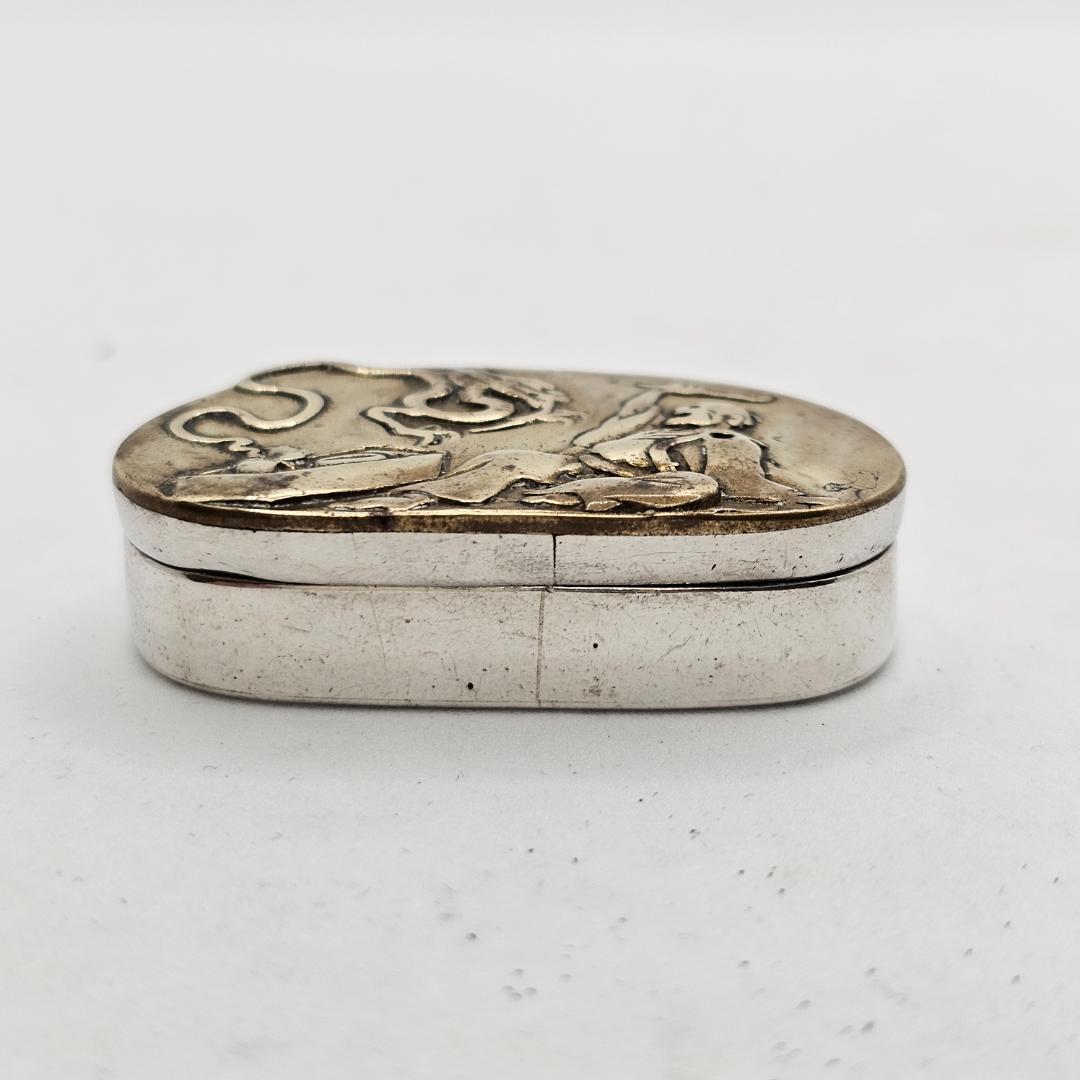 【珍品・骨董】アンティーク 壺から龍 （驚く老人）モチーフ シルバー製 小物入れ