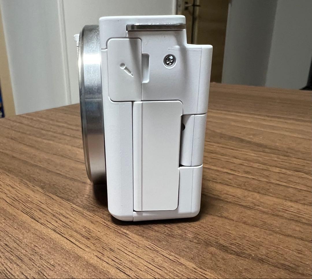 【美品】SONY ZV-E10 ホワイト ミラーレスカメラ 本体 三脚付き