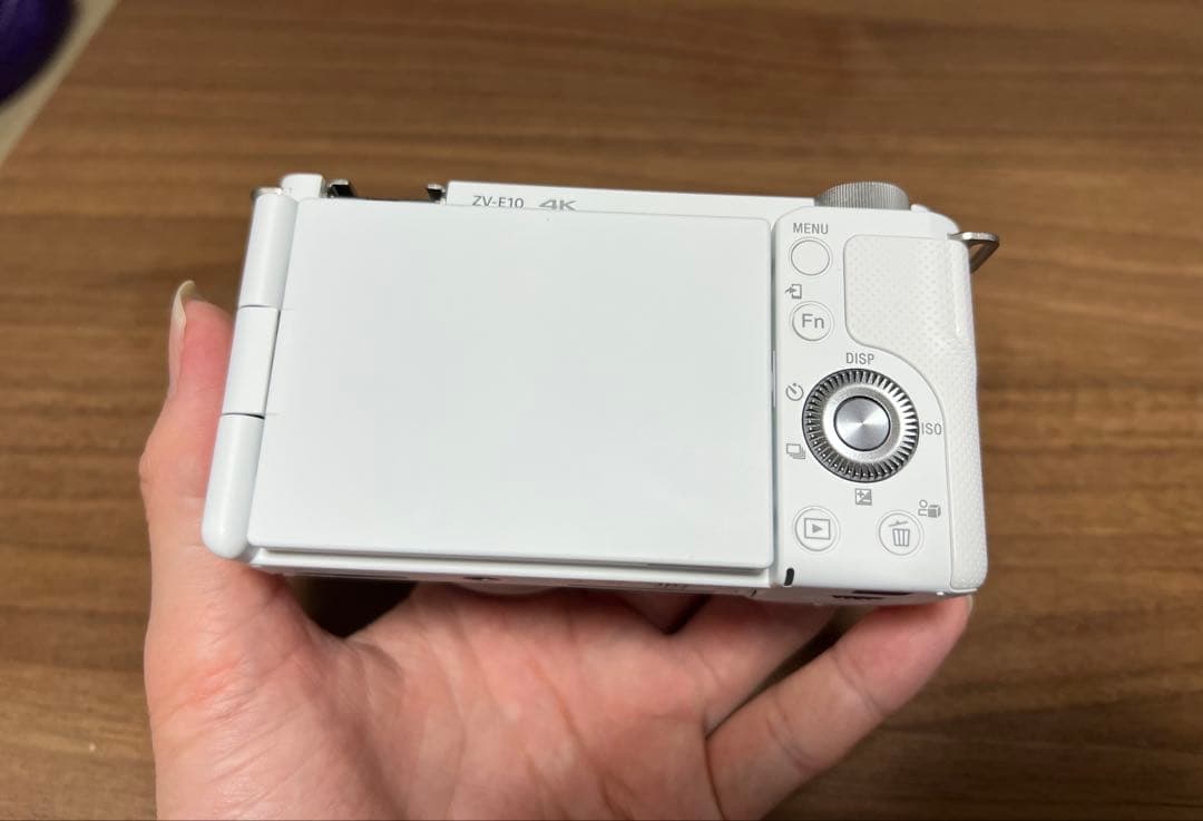 【美品】SONY ZV-E10 ホワイト ミラーレスカメラ 本体 三脚付き