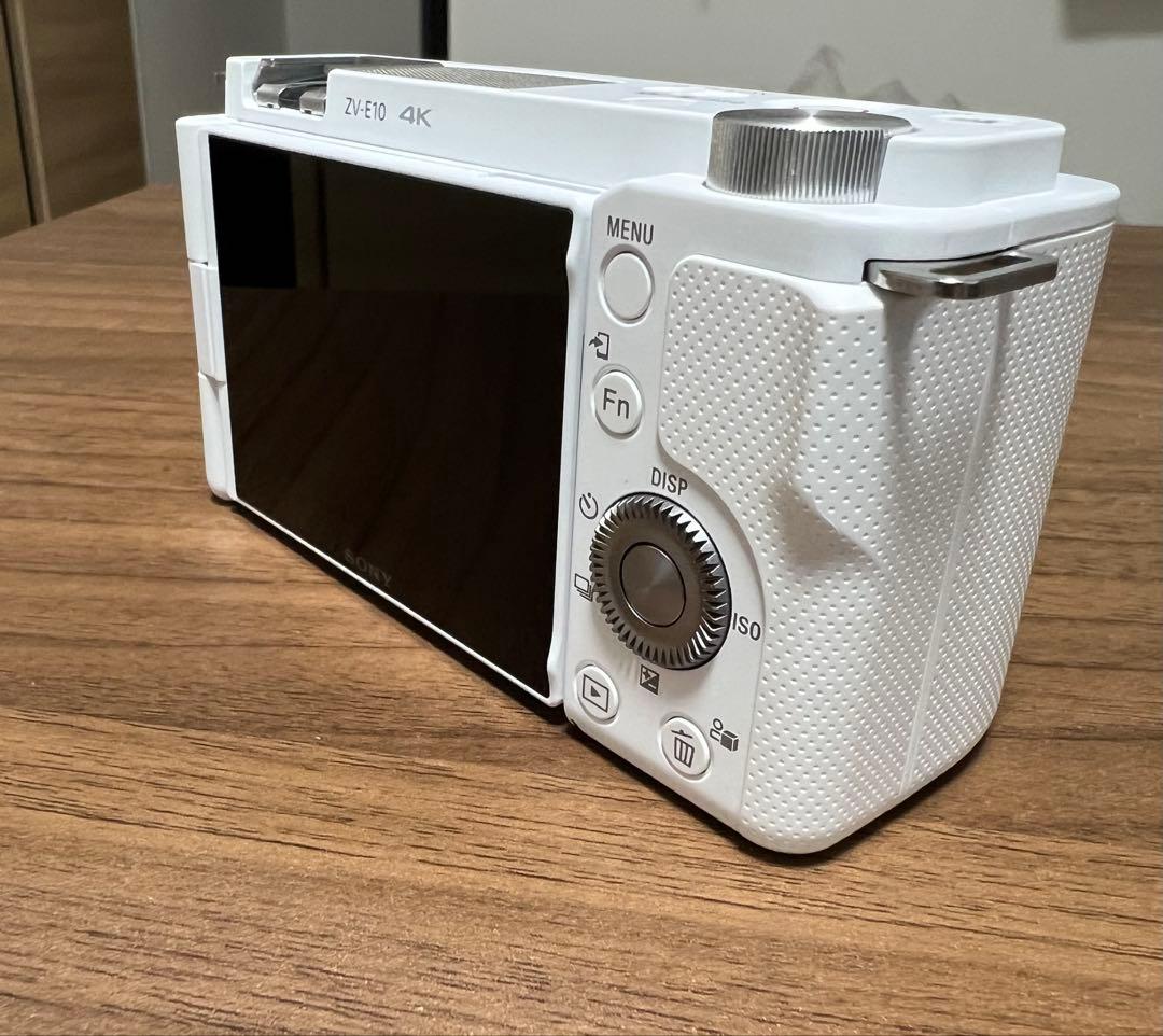 【美品】SONY ZV-E10 ホワイト ミラーレスカメラ 本体 三脚付き