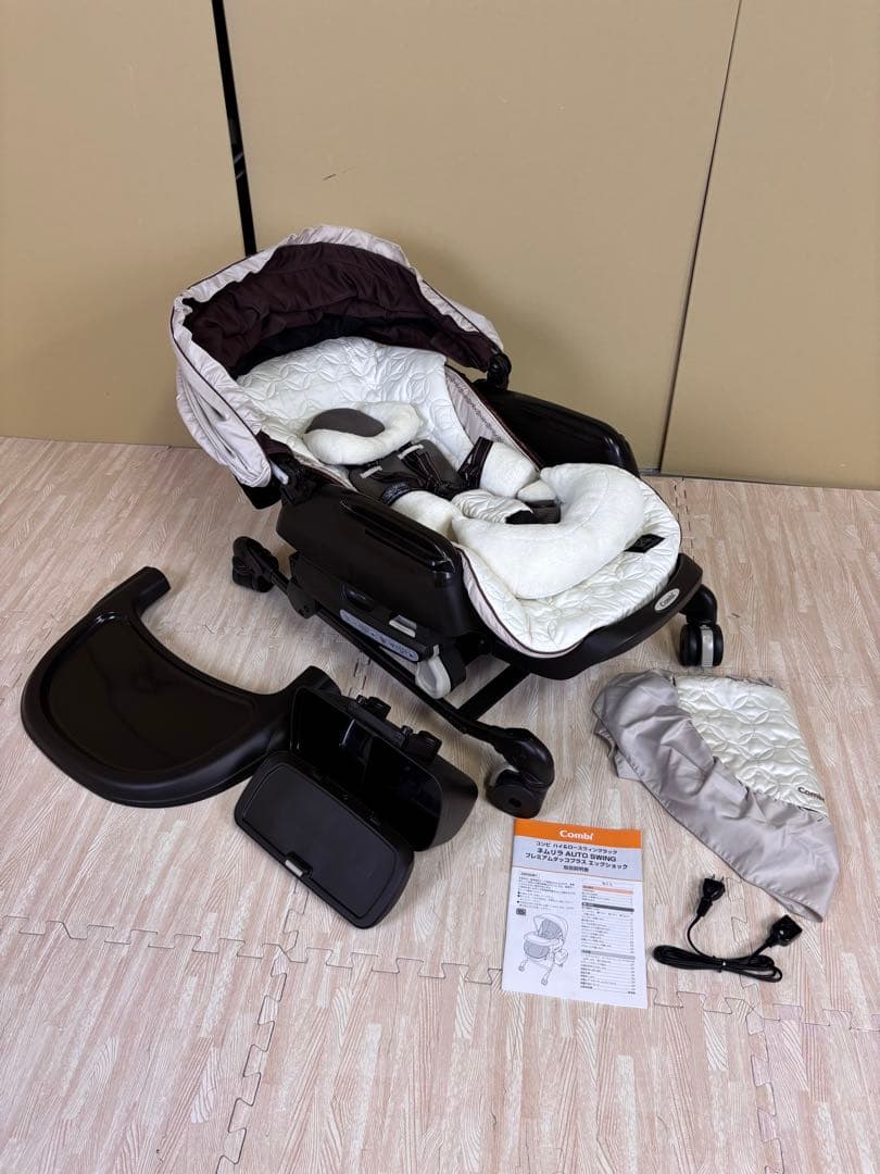 除菌洗浄済　☆美品☆　コンビ　ネムリラ　オートスウィング　プレミアム　完品