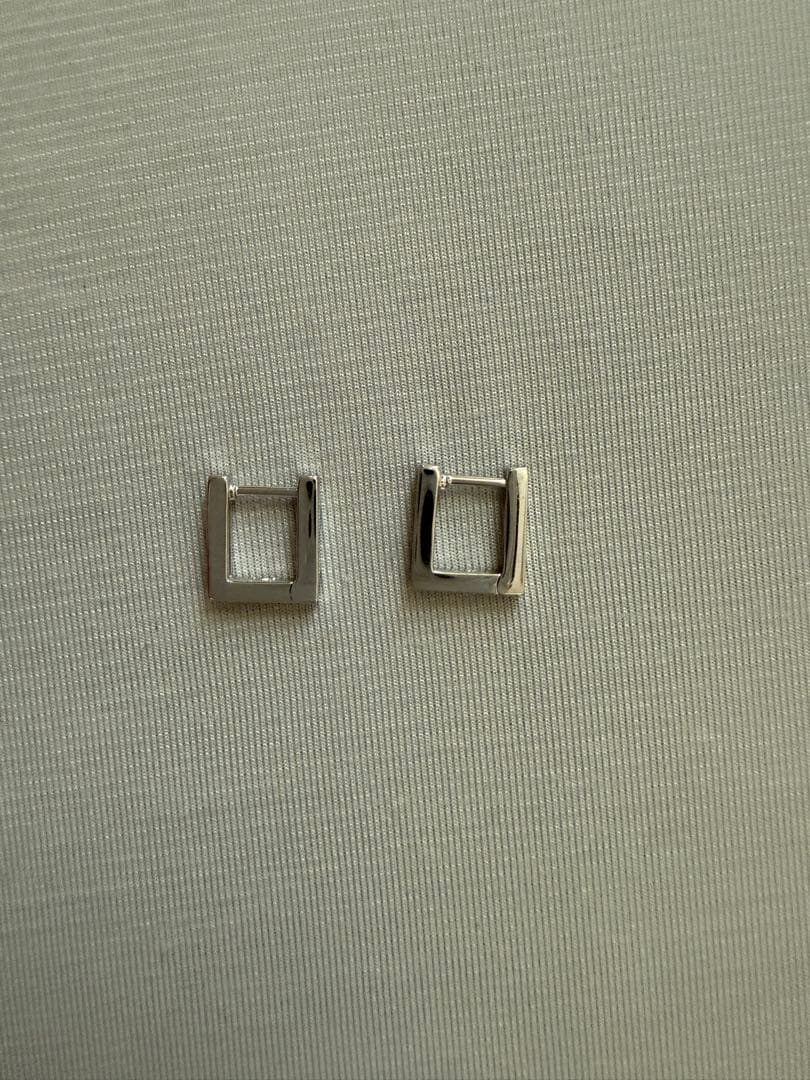 tomwood Sleek Huggie ピアス 2個