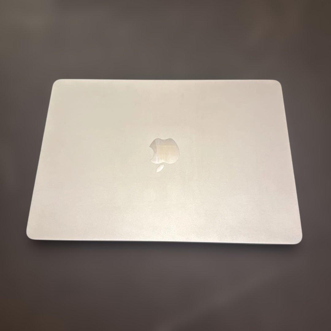 【美品】MacBook M4 13インチ 16GB 256GB スターライト