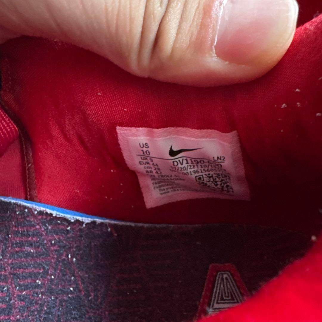 レブロン　ナイキ バスケットボールシューズ