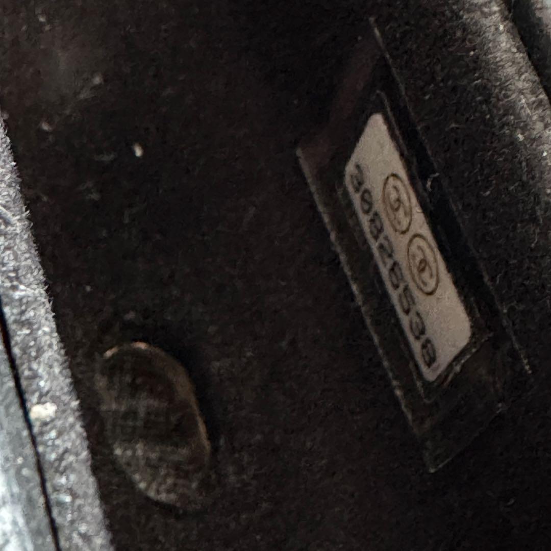 シャネル　AirPods ケース　ココマーク　マトラッセ　ギャランティカード　黒