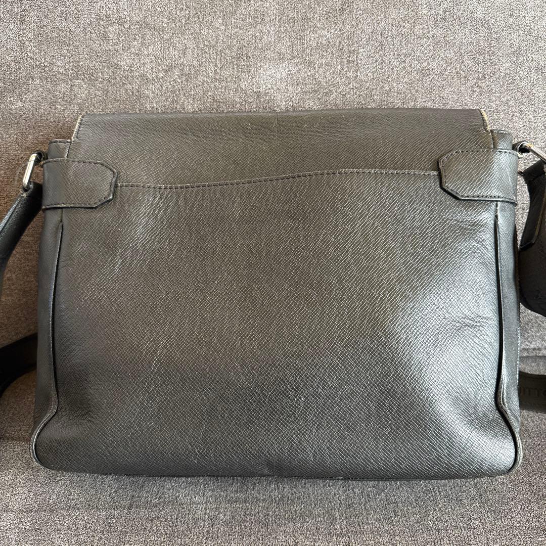 ルイヴィトン タイガ ロマンMM グラシエ ショルダーバッグ