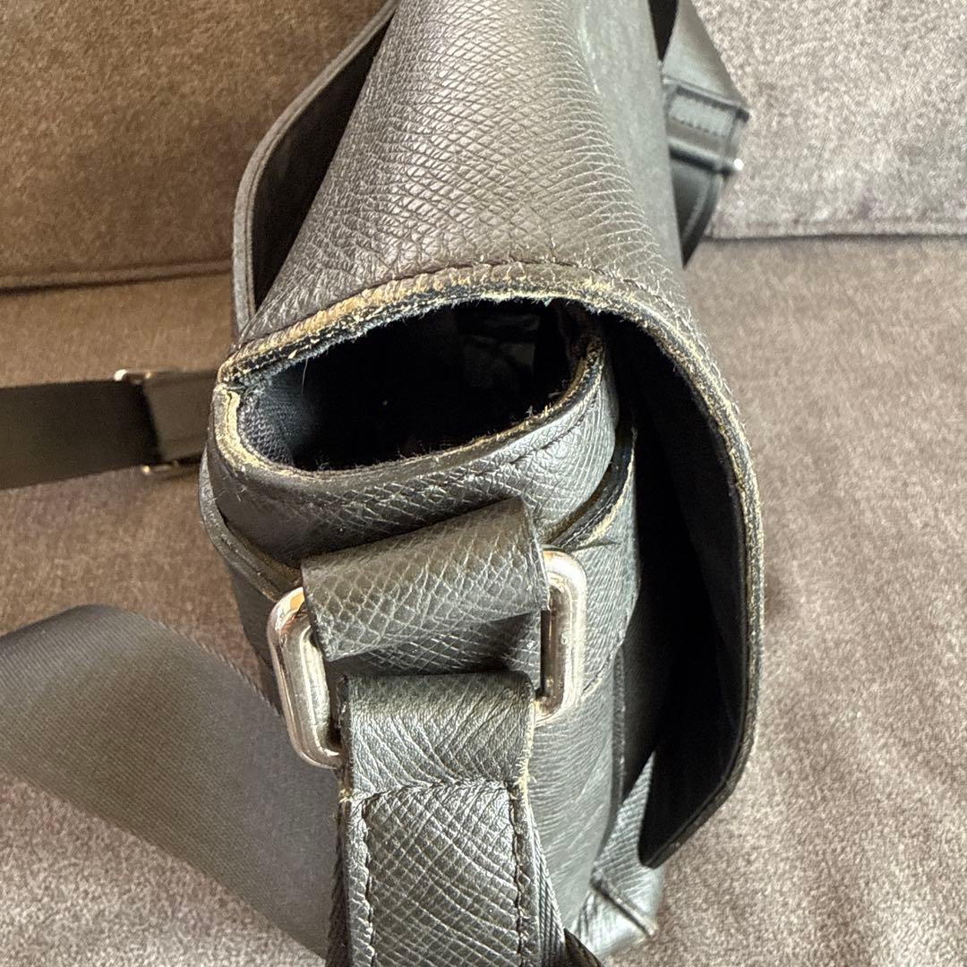 ルイヴィトン タイガ ロマンMM グラシエ ショルダーバッグ