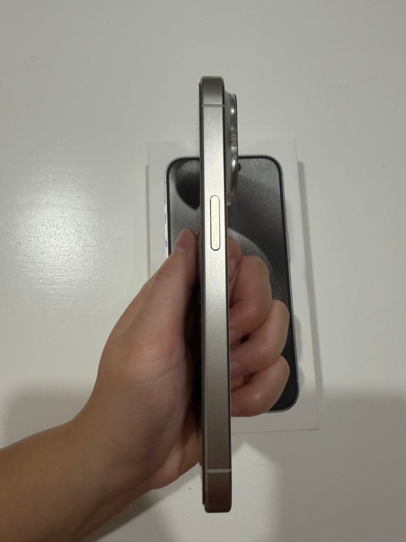 iPhone 15 Pro 256GB ホワイトチタニウム（SIMフリー）