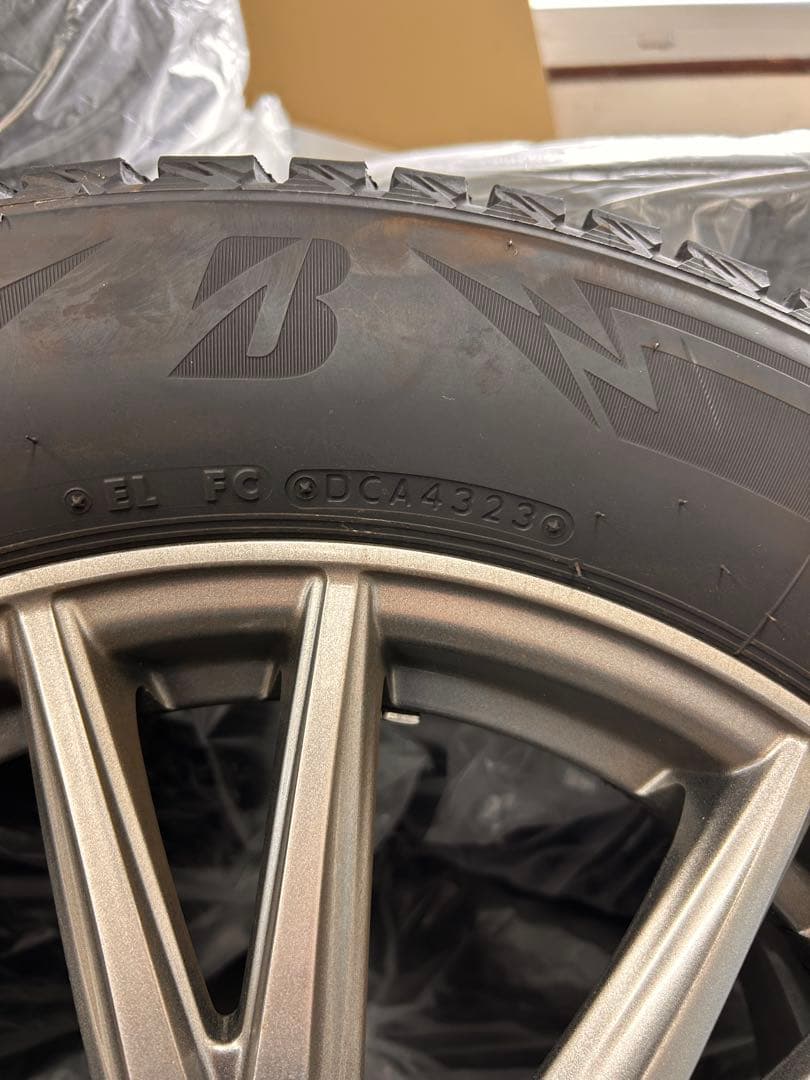 ブリヂストン BLIZZAK DM-V3 225/60R17 スタッドレス