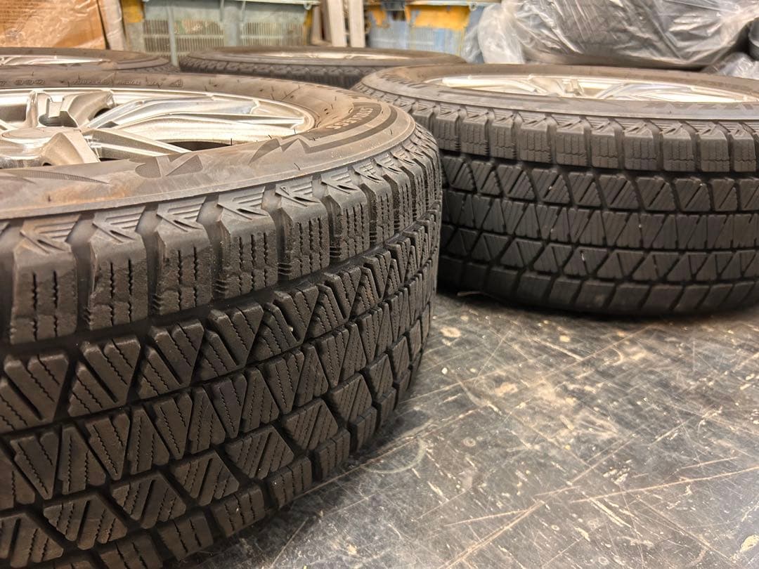 ブリヂストン BLIZZAK DM-V3 225/60R17 スタッドレス