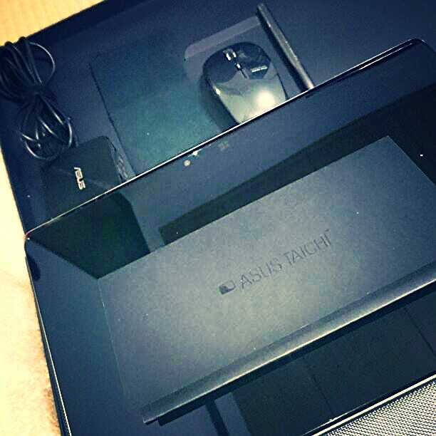 その他ノートPC本体 ASUS TAICHI21