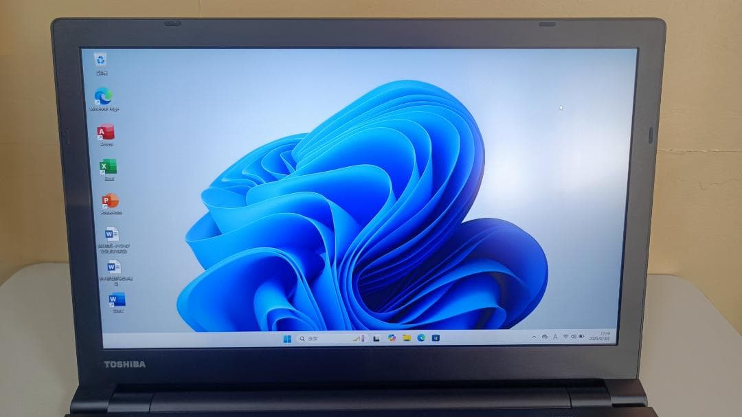 美品ノートパソコンTOSHIBA第五世代Core i5 SSD256メモリ16G