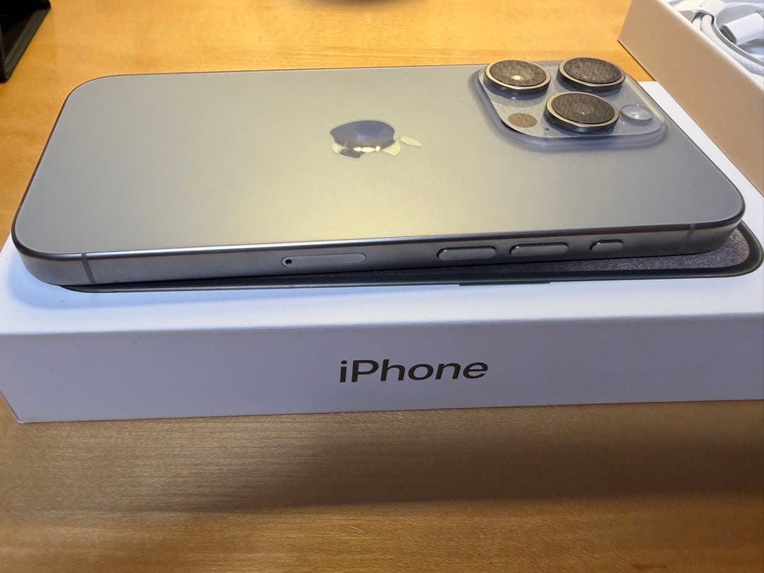 Apple iPhone 15 Pro シルバー 本体 256gb