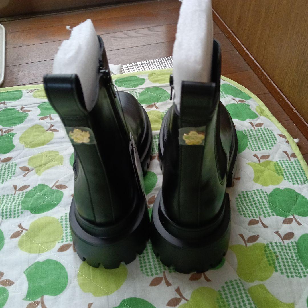 1月19日発売新作最終価格定価¥17600円が8000円でお譲りします。