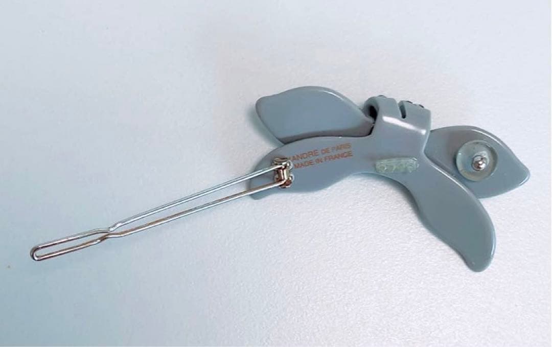 アレクサンドルドゥパリ　リボン形ヘアピン スワロフスキー　グレー　キラキラ