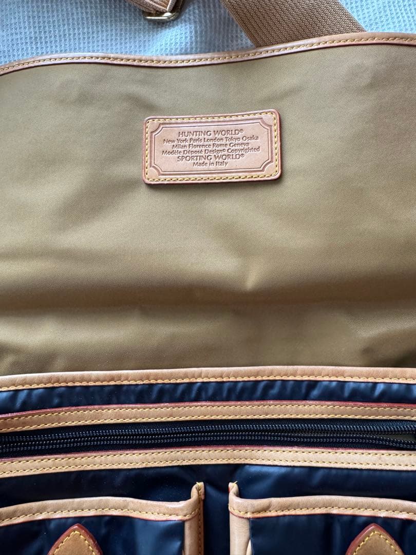 【美品】ハンティングワールド　HUNTING WORLD バチュー