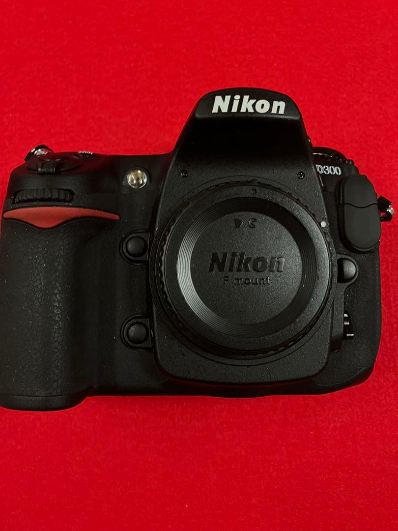 衝撃 決算大値下げ！新品同様！Ｄ300 驚きのＳ数301回　35-70mmズ-ム