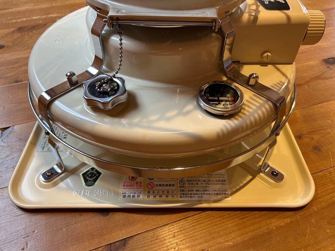 【美品】2024年製　アラジンストーブ　白