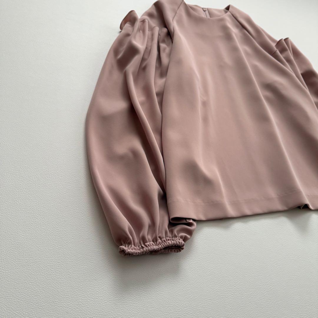 美品✨25SS✨3.5万✨アドーア　ダブルストレッチブラウス　立体ギャザー