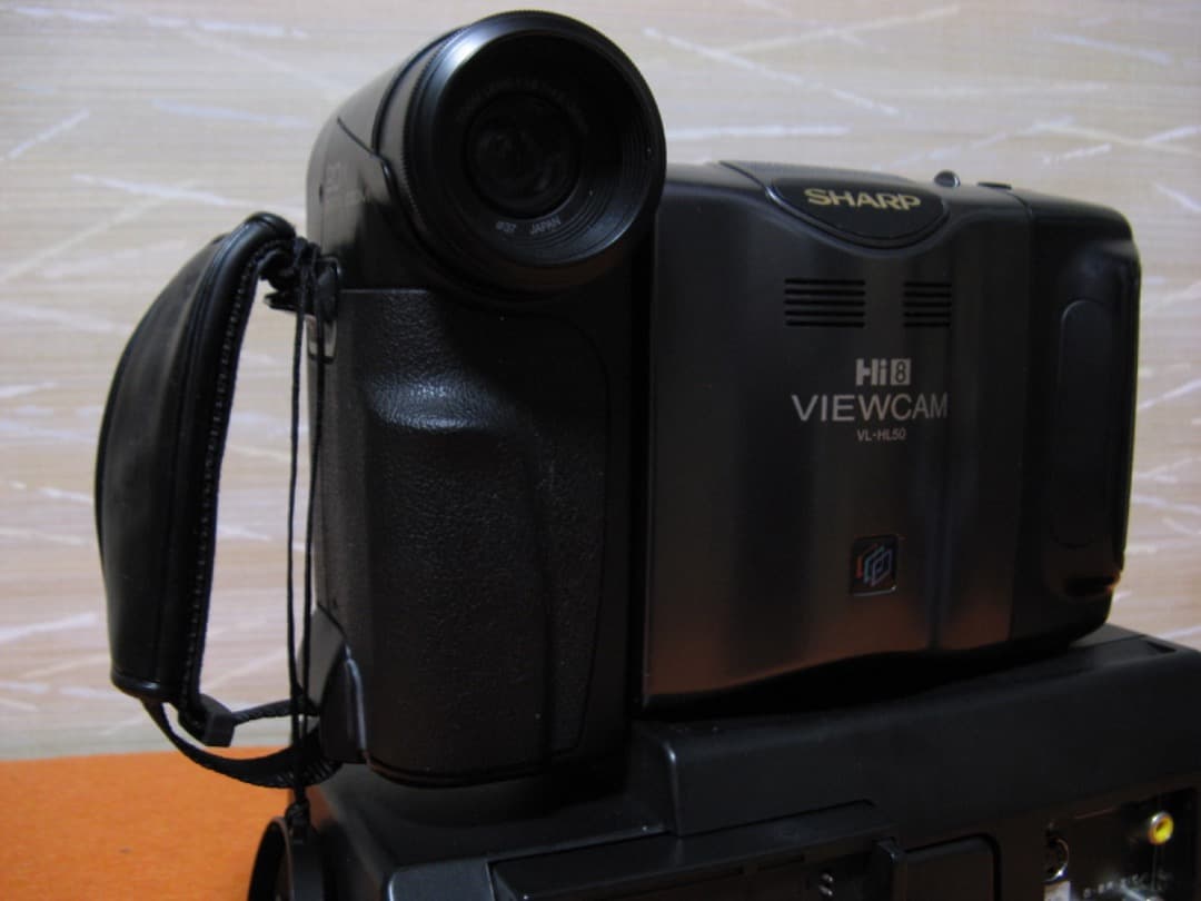 動作OK❗️☆シャープの液晶Hi8/8ミリビデオカメラ・VL-HL50