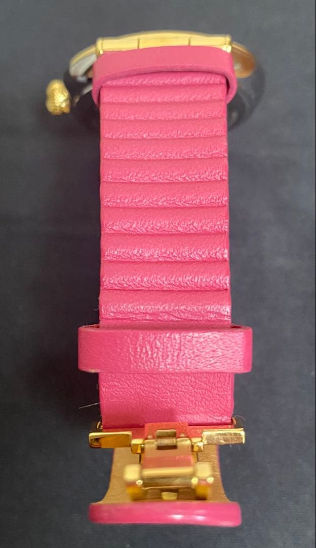 Ferragamo フェラガモ ダイヤ付きピンクベルト時計（変えベルト2本付き）