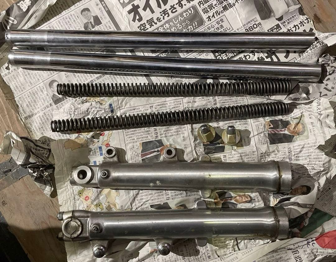 ヤマハ SR400 フロントフォーク　部品　1T3-3 1JR 3gw ドラム