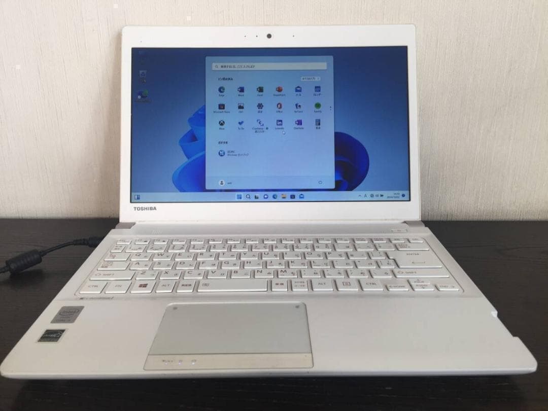 東芝 dynabook R73/PWQ　コンパクト　ノートパソコン