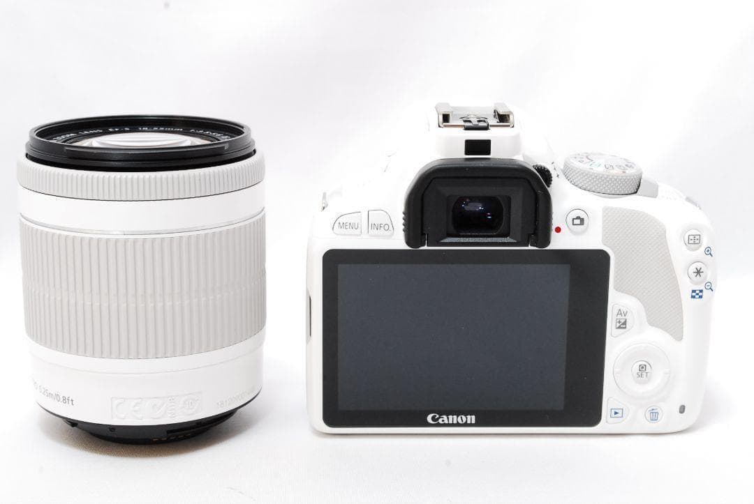 実用美品✨希少 ホワイト Canon EOS KissX7✨ショット数僅少 軽量