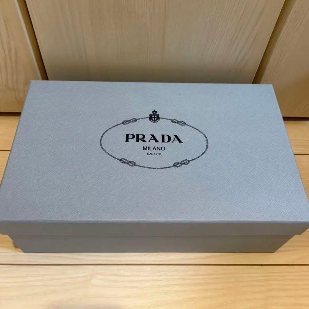 【新品未使用】PRADA パンプス　白