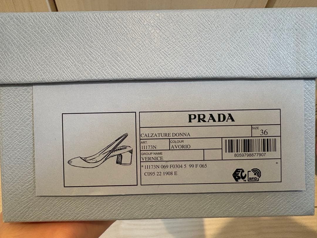 【新品未使用】PRADA パンプス　白