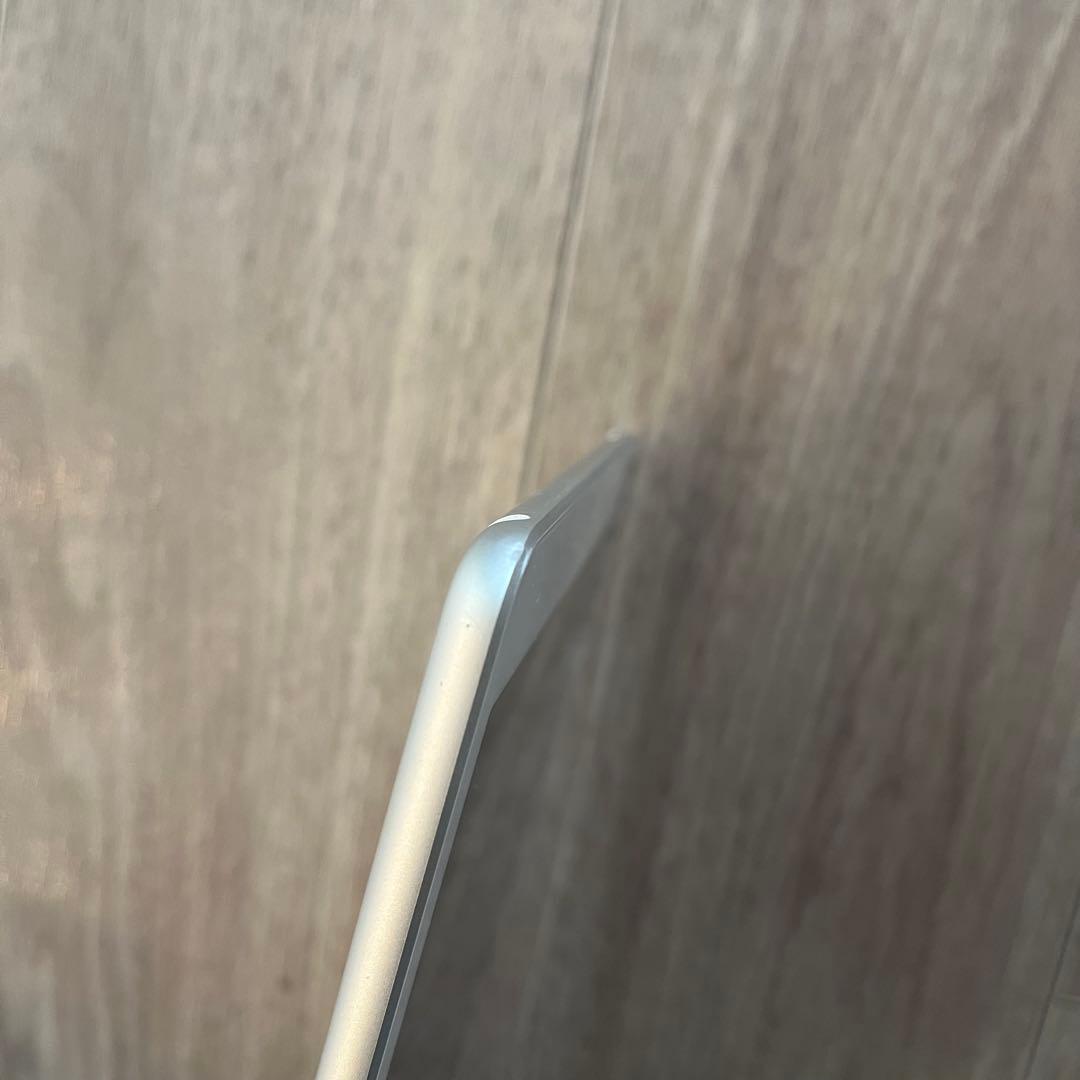 iPad (第6世代) 32GB Wi-Fi シルバー