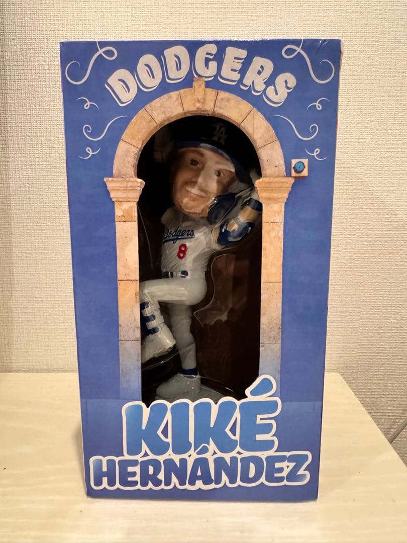 ロサンゼルス・ドジャース キケ・ヘルナンデス フィギュア 背番号8 非売品