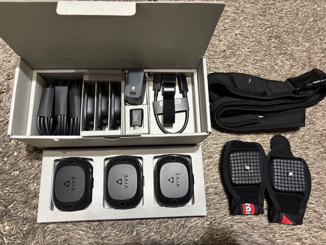 【美品】VIVE Ultimate tracker 3＋1 kit ベルト付き