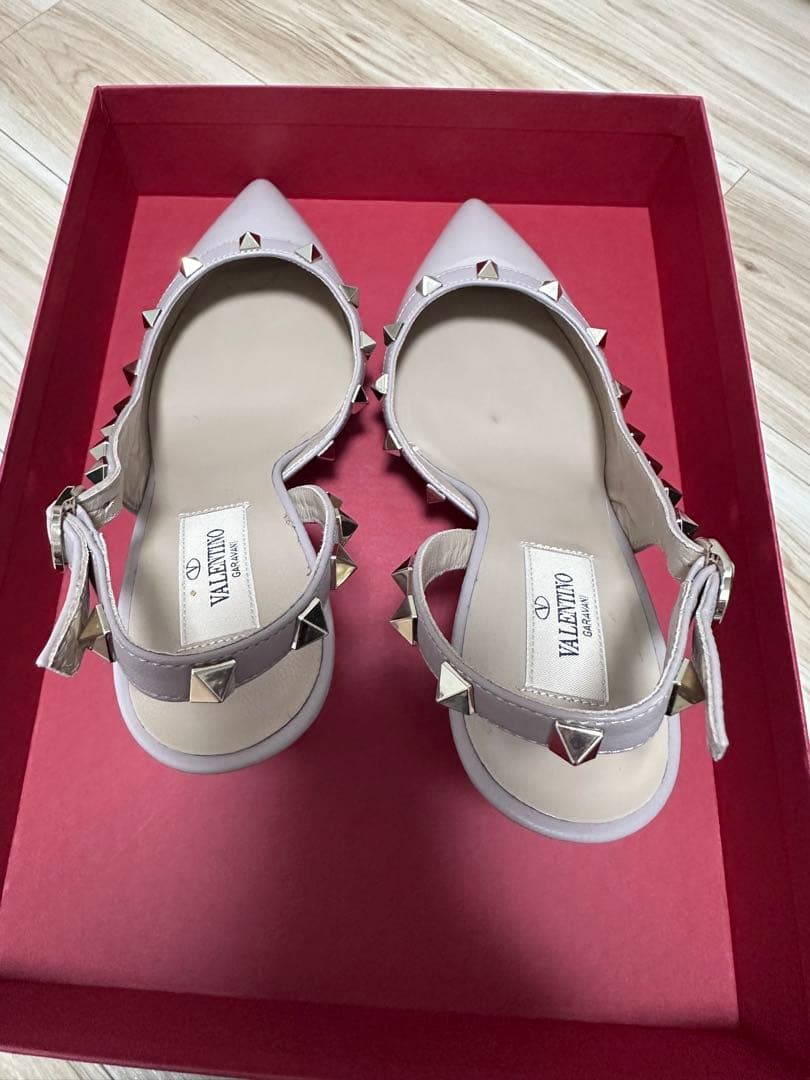 VALENTINO スタッズ付きハイヒールパンプス