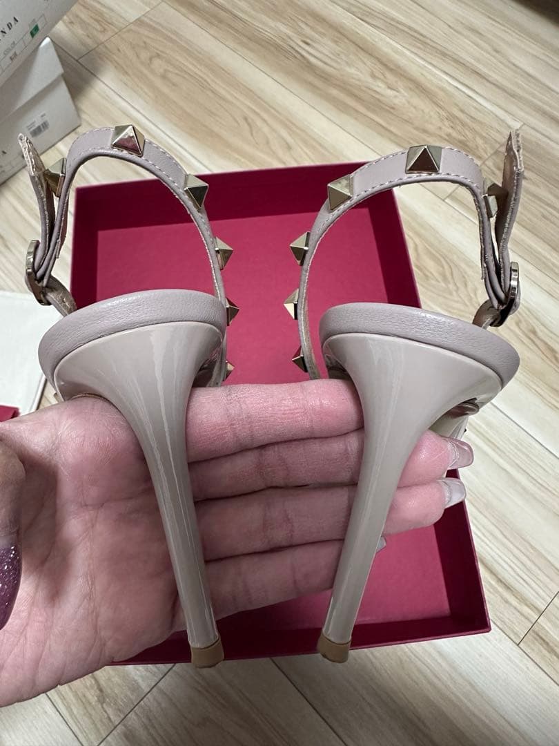 VALENTINO スタッズ付きハイヒールパンプス