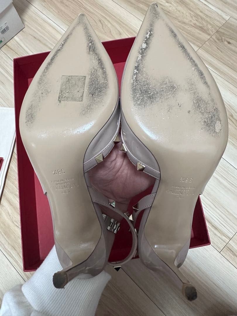 VALENTINO スタッズ付きハイヒールパンプス