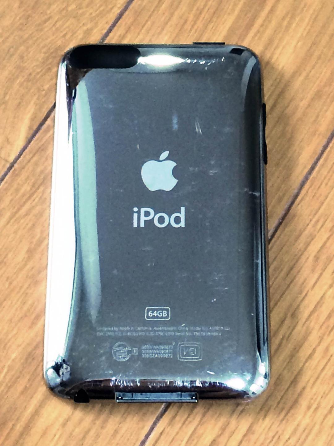 【値下げ！】iPod touch 64GB (第3世代、ブラック)