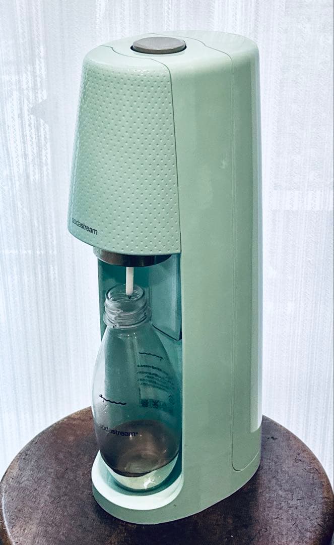 sodastreamスピリット　ミントグリーン　ボトルと新品及び空カートリッジ付