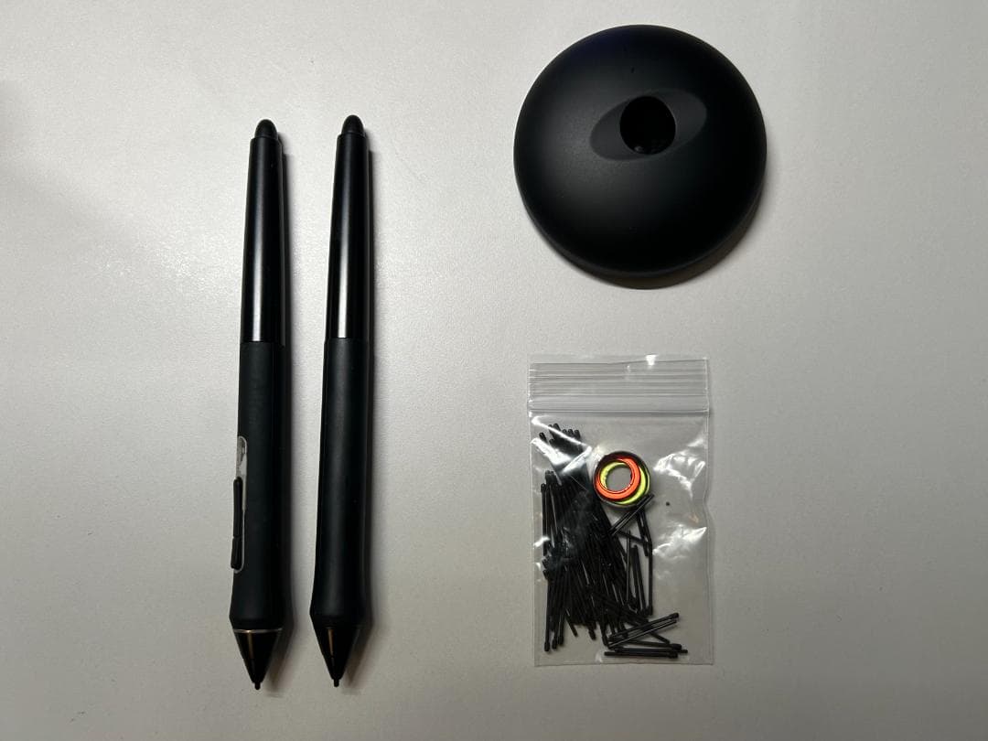 WacomCintiq16＋液晶スタンド＋ペン2本＋替え芯約30本＋ペンスタンド