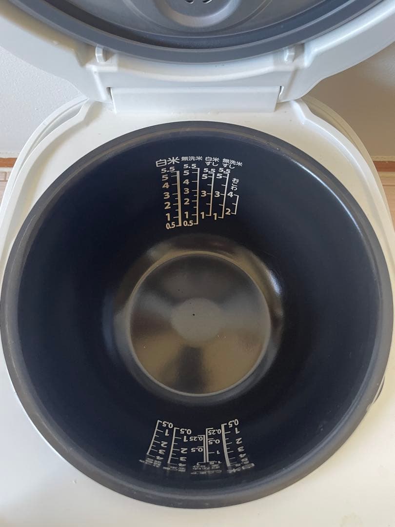 TOSHIBA RC-10HW 炊飯器 IH加熱 2025年製の新しいモデルです